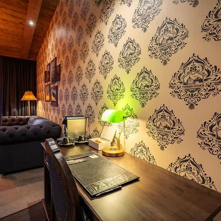 Timberjacks Hotel
