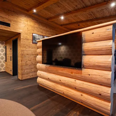 Timberjacks Hotel *
